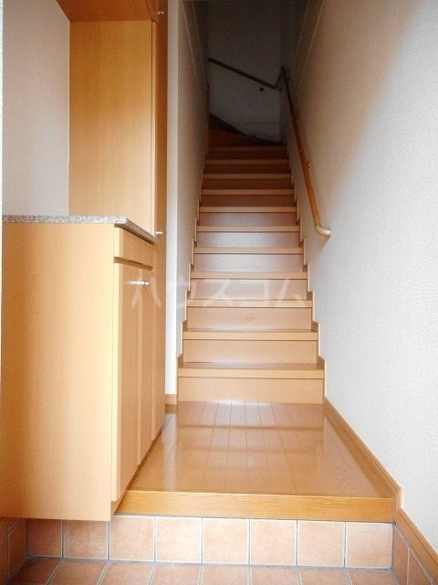 フレスクーラAの玄関写真