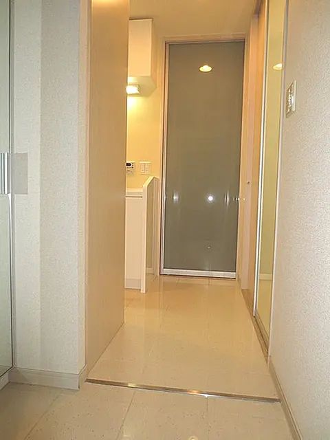都営浅草線 三田駅 徒歩4分 13階建 築21年の玄関写真