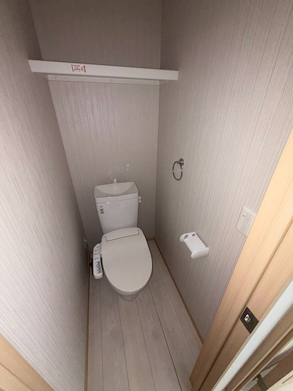 西武池袋線 江古田駅 徒歩4分 6階建 築6年のトイレ写真