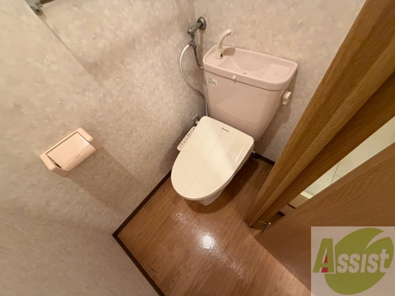 トイレ　ウォシュレット機能がついたトイレです。安心して使用できますね