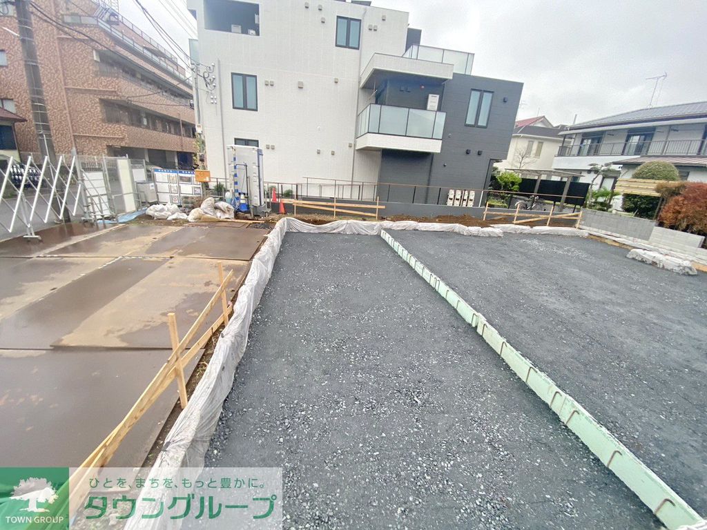 建物外観　駐車場