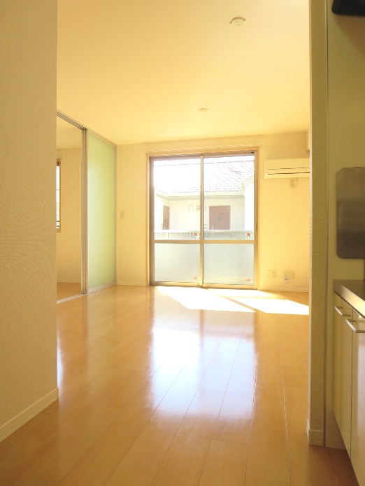 居室・リビング　ＬＤＫ１１．１帖　陽当たり良好♪