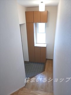 【広島市安佐北区亀山のアパートの玄関】