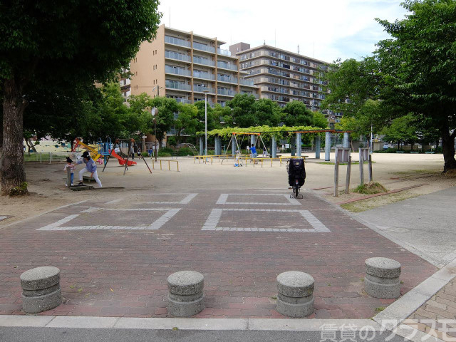 【大阪市西淀川区御幣島のマンションの公園】