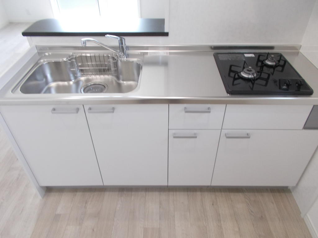 キッチン　２口コンロ付きキッチン（同物件別部屋写真）