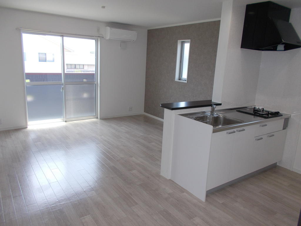 居室・リビング　13.5帖LDK（同物件別部屋写真）