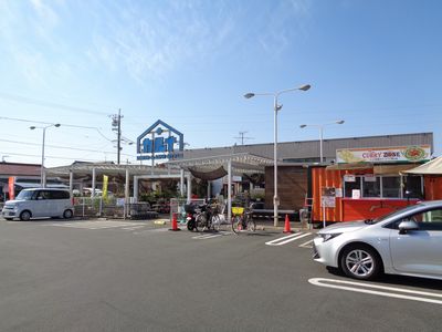 ドラックストア　カルナドラッグストア小坂井店（ドラッグストア）まで64m