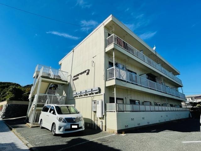 下関市長府亀の甲のアパートの建物外観