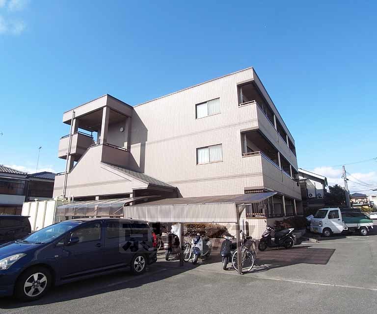 京都市伏見区久我本町のマンションの建物外観