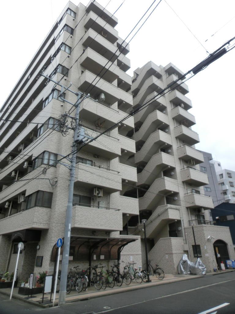 横浜市西区中央のマンションの建物外観