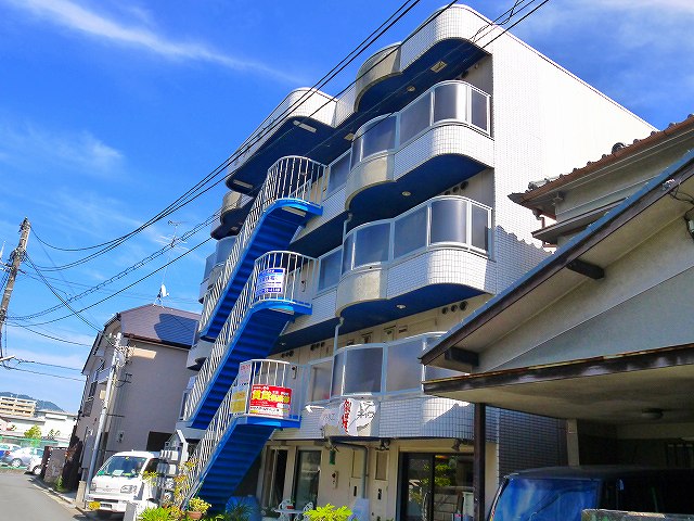 奈良市三条大路のマンションの建物外観
