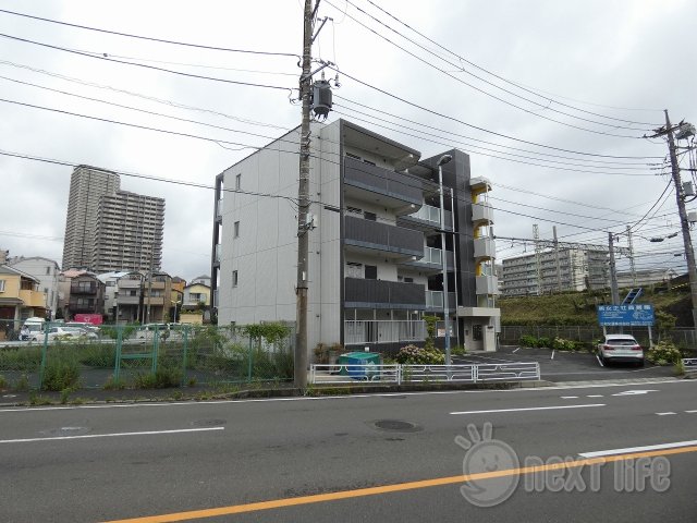 神奈川県横浜市神奈川区入江１の賃貸マンションの外観