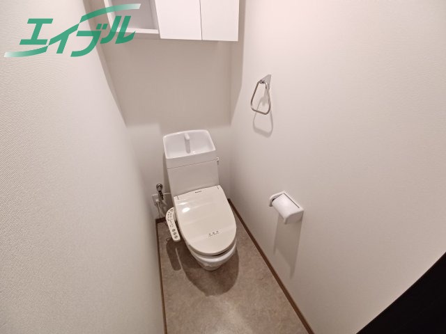 【三重郡川越町大字高松のマンションのトイレ】