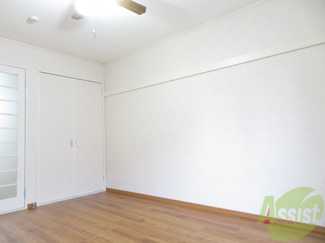 その他部屋・スペース　こちらは８帖の寝室です。シンプルで落ち着きのあるお部屋です。