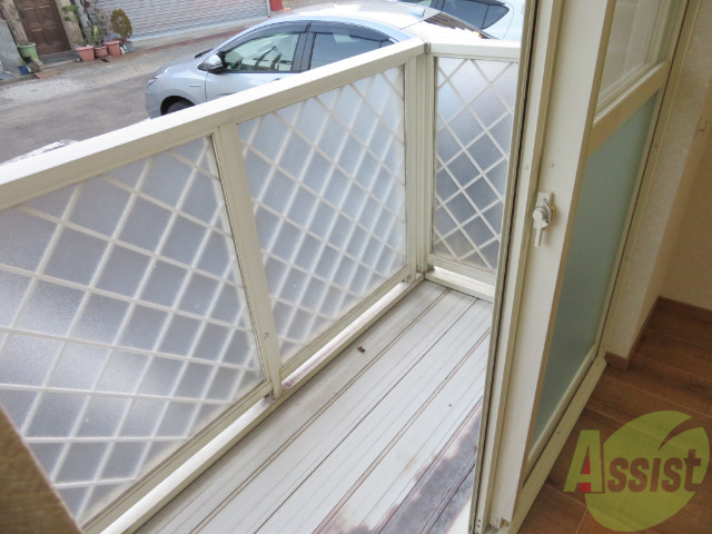 バルコニー　バルコニーは幅があり、広い印象を受けました。