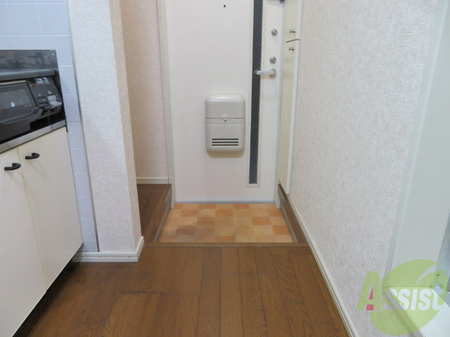 玄関　玄関の様子です。明るい印象ですね。気分もあがりそう。