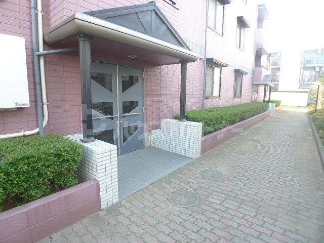 【船橋市上山町のマンションのエントランス】