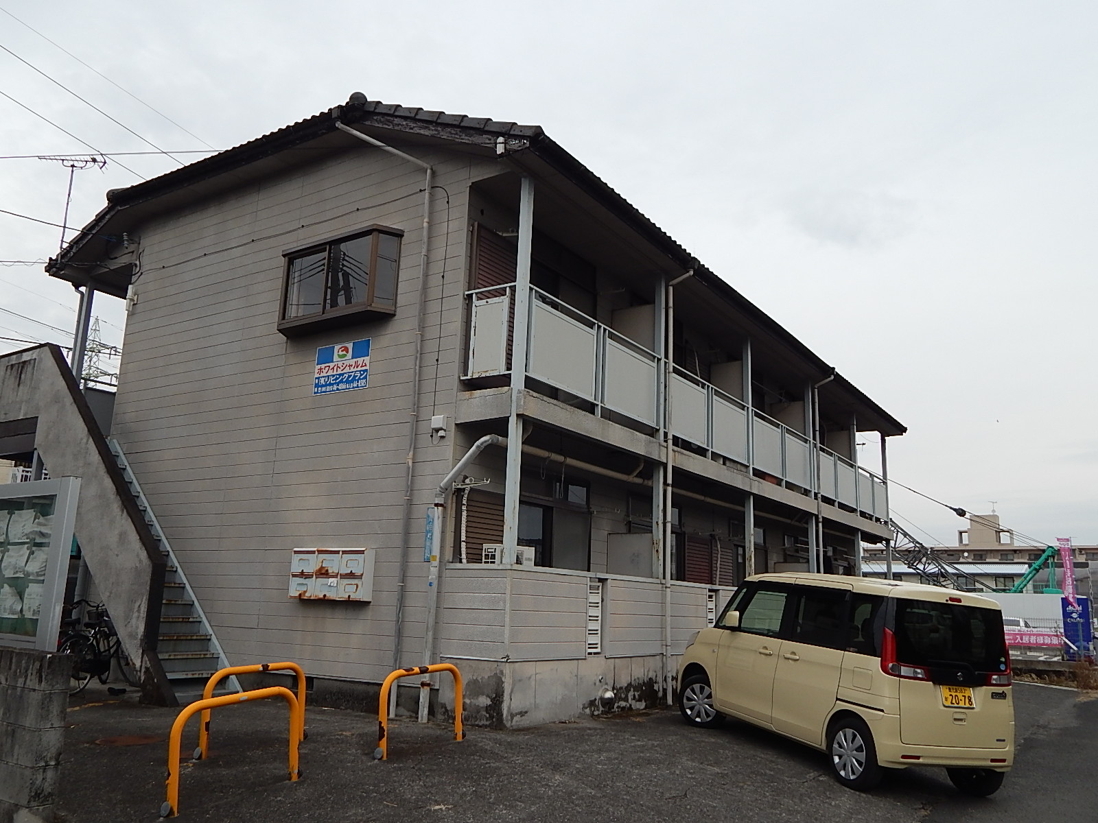 霧島市国分向花町のアパートの建物外観