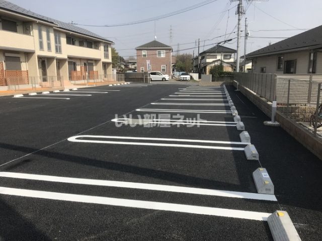 【小山市大字羽川のアパートの駐車場】