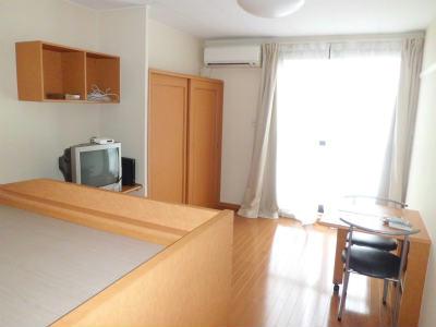 居室・リビング　ライトカラーの明るくキレイな居室です。