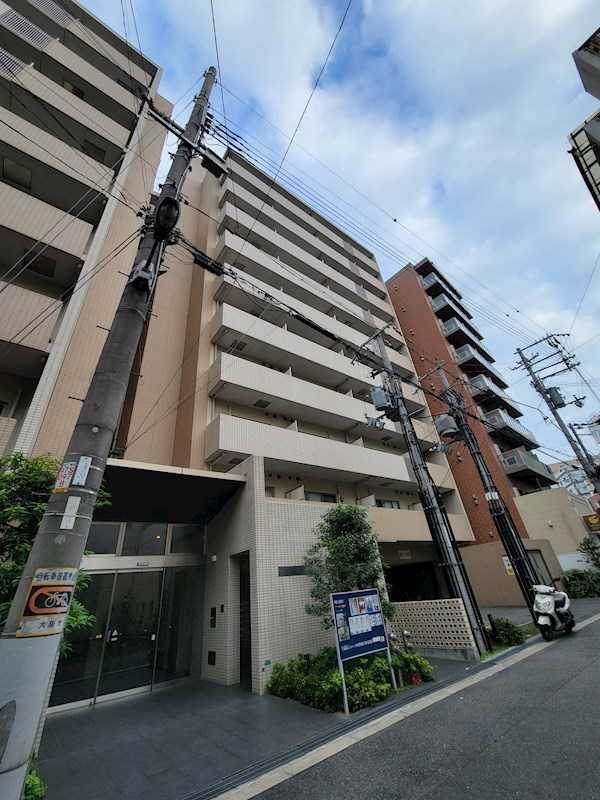 大阪市淀川区十三本町のマンションの建物外観