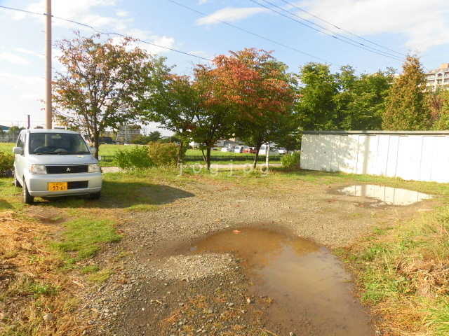 【ＫＭリバーハイツの駐車場】