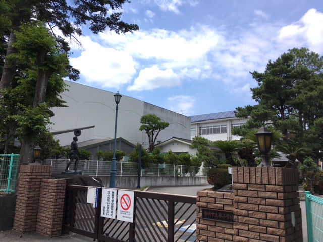 【静岡市葵区中町のマンションの小学校】