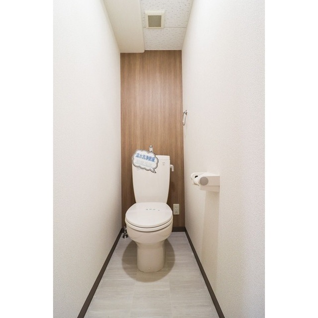 トイレ　温水洗浄便座に変更♪