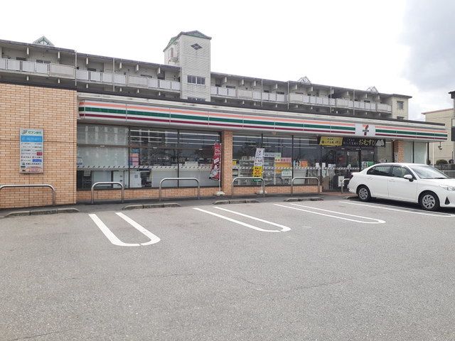 コンビニ　セブンイレブン福岡田村4丁目店（コンビニ）まで300m
