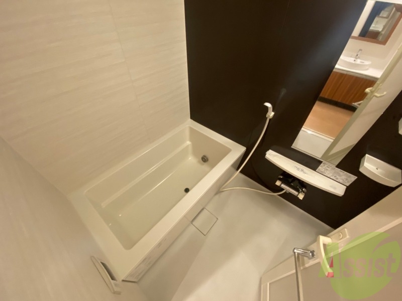 バス・シャワールーム　お風呂になります。一日の疲れを癒してくださいね。