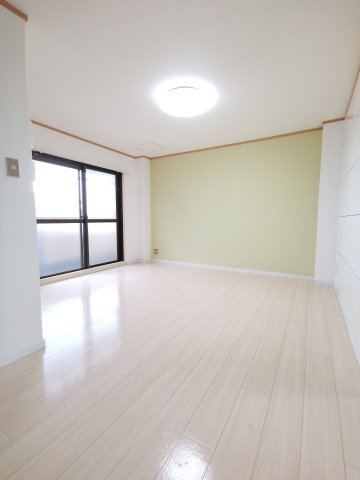 居室・リビング　別号室の画像です。ご参考下さい