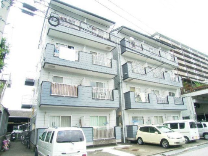 建物外観　現況が相違する場合は現況を優先致します。