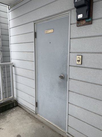 玄関　現況が相違する場合は現況を優先致します。