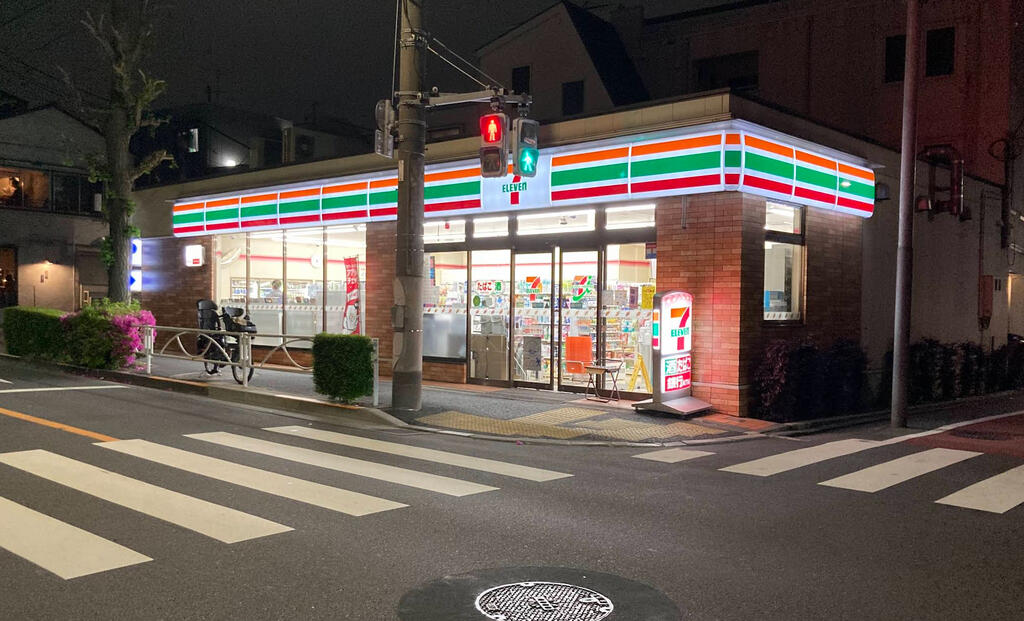 コンビニ　セブンイレブン上目黒5丁目店（コンビニ）まで320m