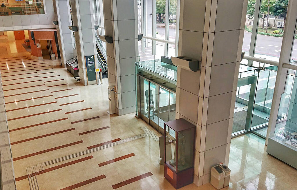 病院　自衛隊中央病院（病院）まで884m