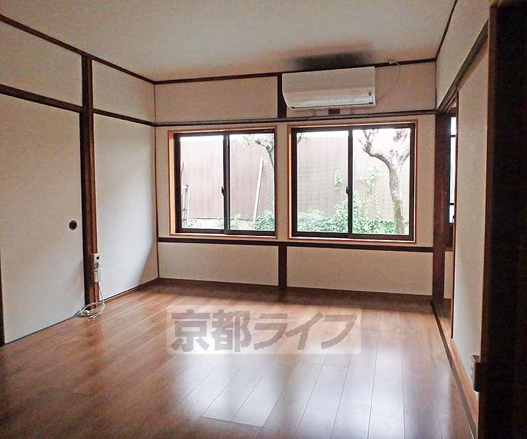 居室・リビング　６帖の洋室です。