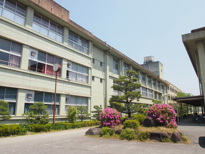 中学校　春日中学校（中学校）まで1485m