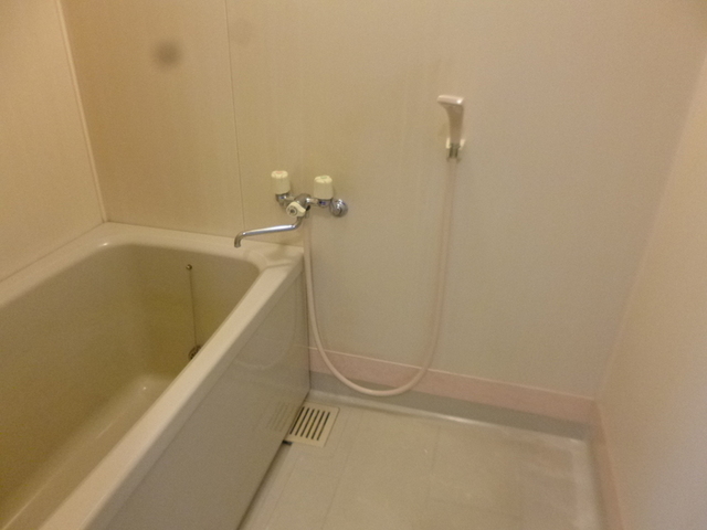 バス・シャワールーム　追い焚き機能付きの浴室です