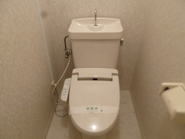トイレ　温水洗浄便座のトイレです