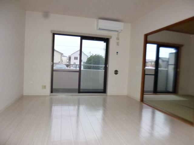 居室・リビング　開放的なリビングです