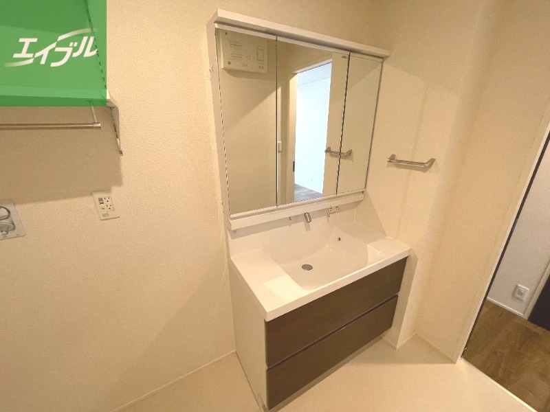 洗面設備　※別号室の写真になります。