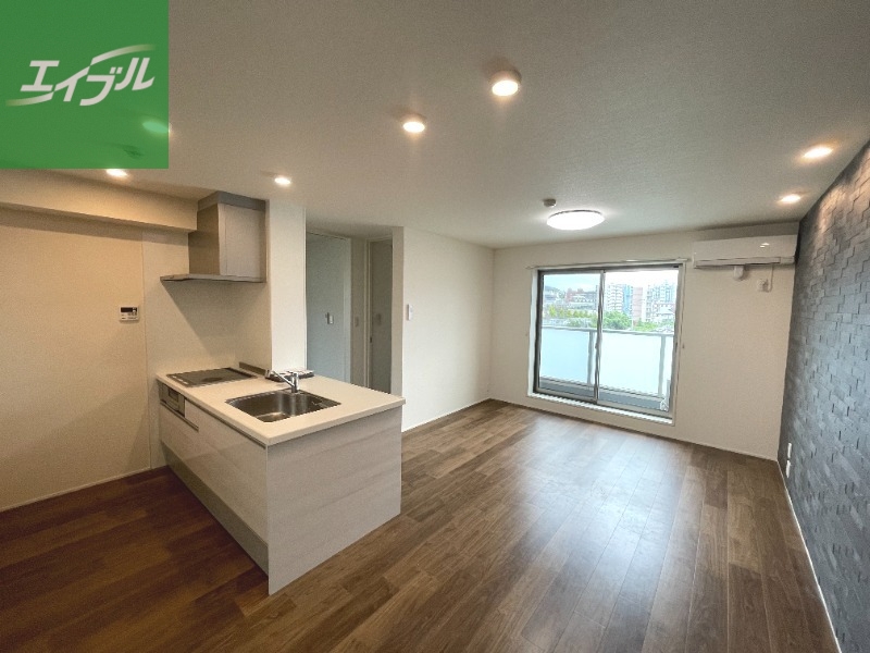 居室・リビング　※別号室の写真になります。