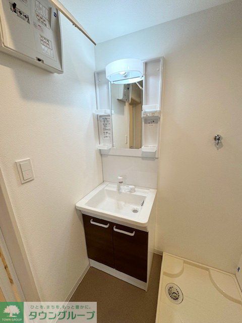 洗面設備　※写真は同メーカー建築施工例です。