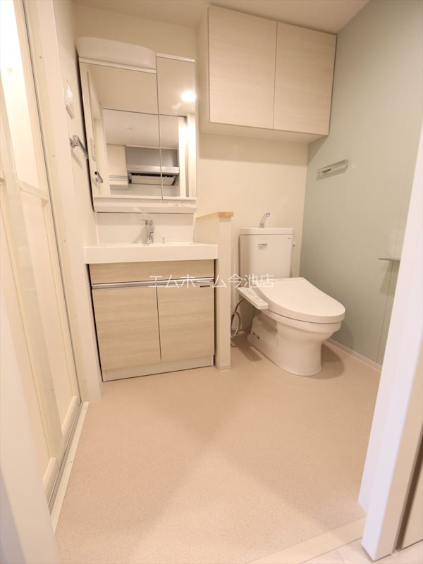 洗面設備　脱衣所　独立洗面台（シャンプードレッサー付）