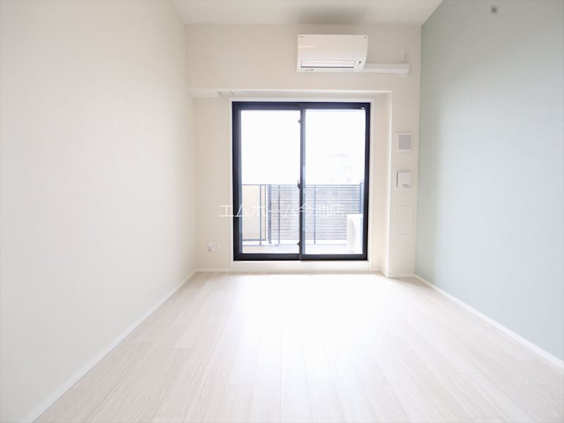 その他部屋・スペース　洋室6.1帖　エアコン付　バルコニーに面しています