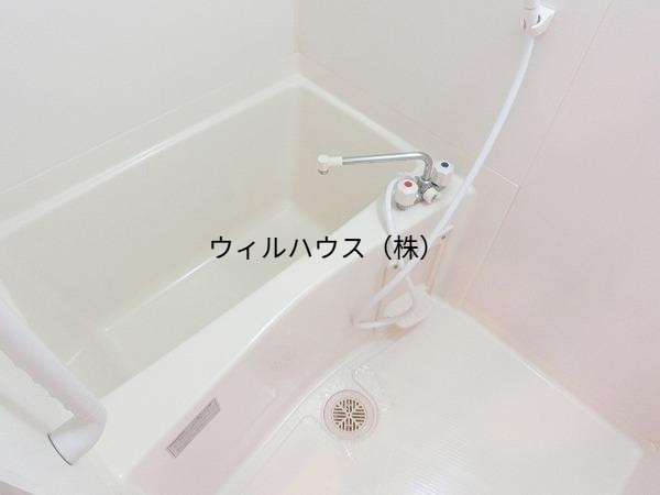 バス・シャワールーム　キレイにリフォームされています！