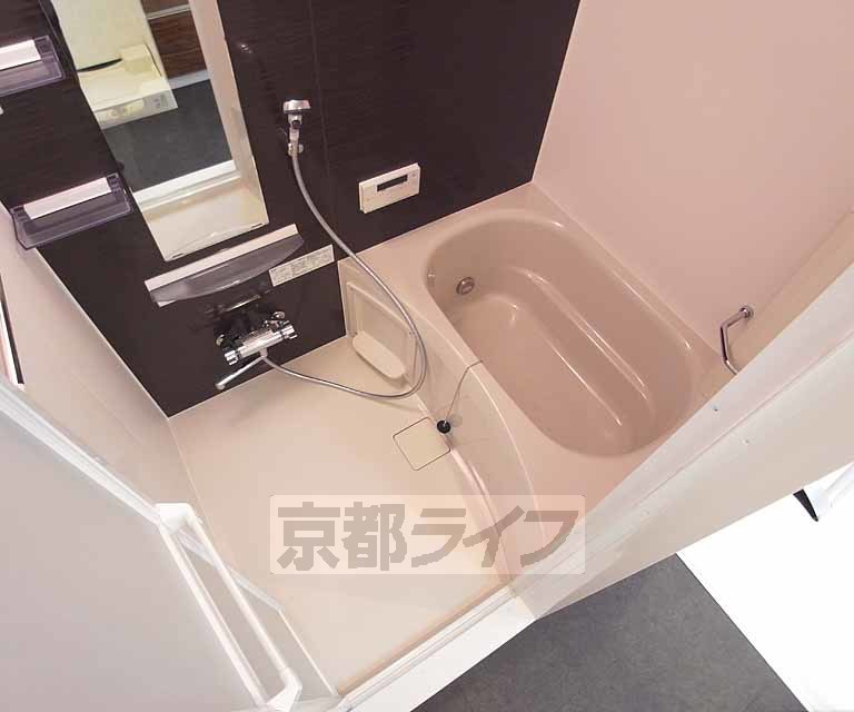 バス・シャワールーム　追い焚き機能付きの浴室です・