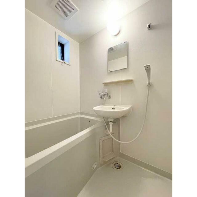 バス・シャワールーム　☆小窓付きのバスルームです！