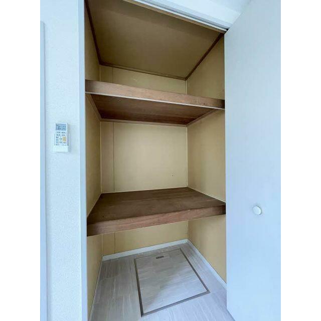 収納　☆棚が２段付いた収納スペースです！