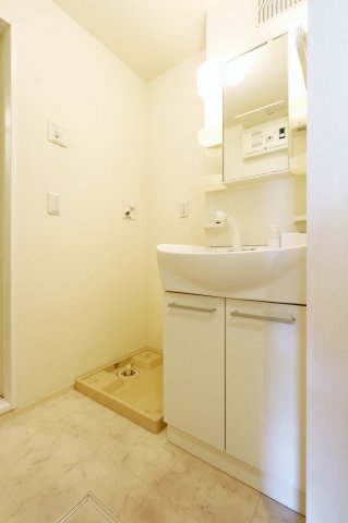 洗面設備　参考写真（同物件別部屋）